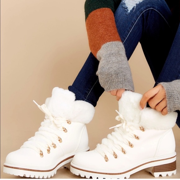 Red Dress Boutique White Fur Boots Size 6.5 - Picture 2 of 16